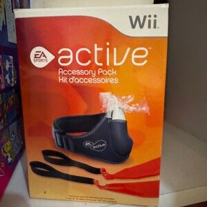 EA Sports Active Accessory Pack for Wii -‎ Black and Red